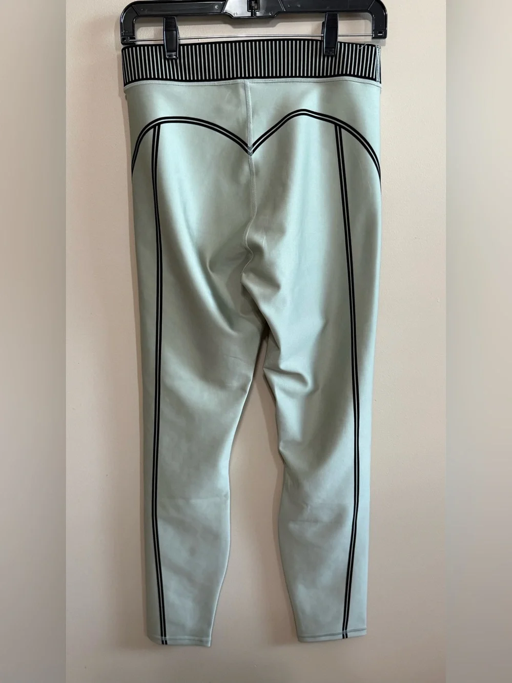 NWOT ALO Yoga Airlift High-Waist 7/8 Lineup Mint Green Leggings Sz L